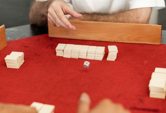 chắn trực tuyến Debet